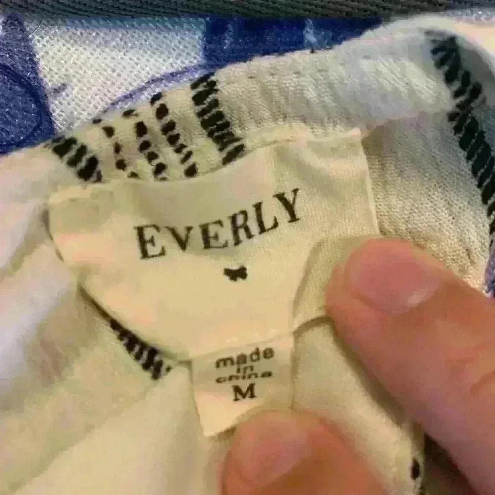 Everly striped romper with a tie front sz M summer casual beach vacation resort - Picture 3 of 5